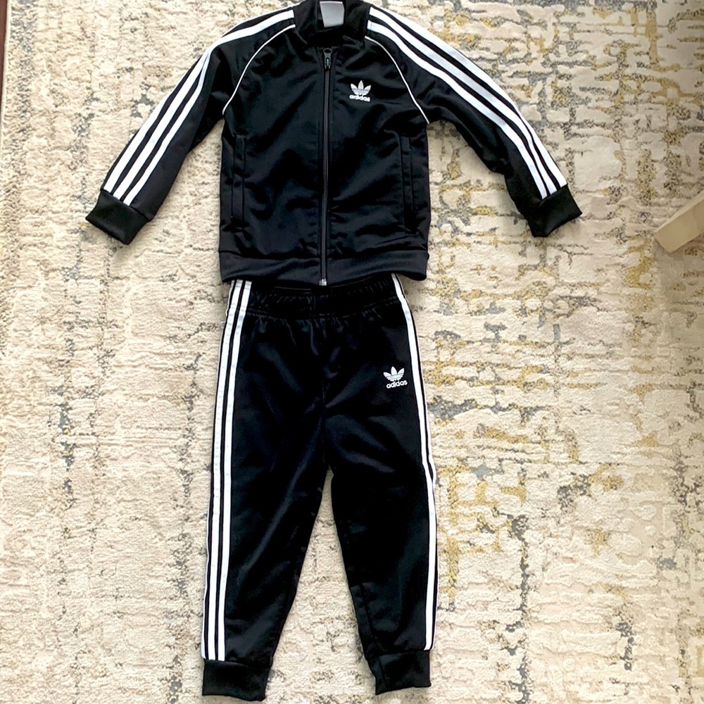 Very gently used Adidas tracksuit 3-4 yr old